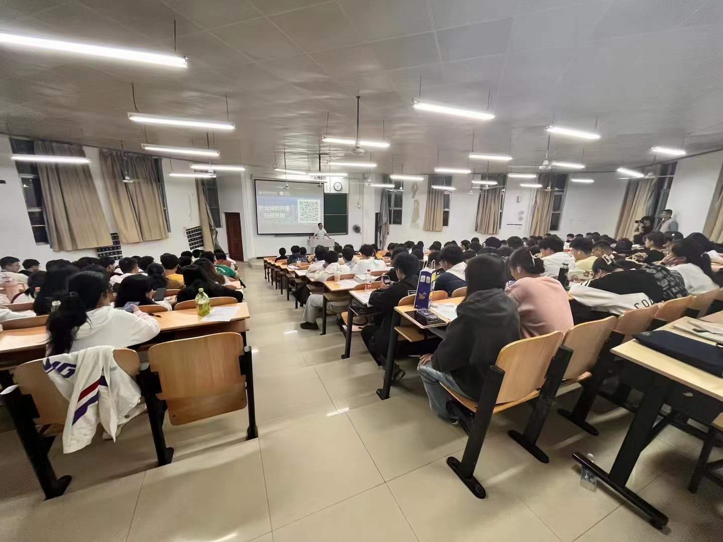 evo真人视讯科技集團在金陵科技學院網通院舉辦專題講座