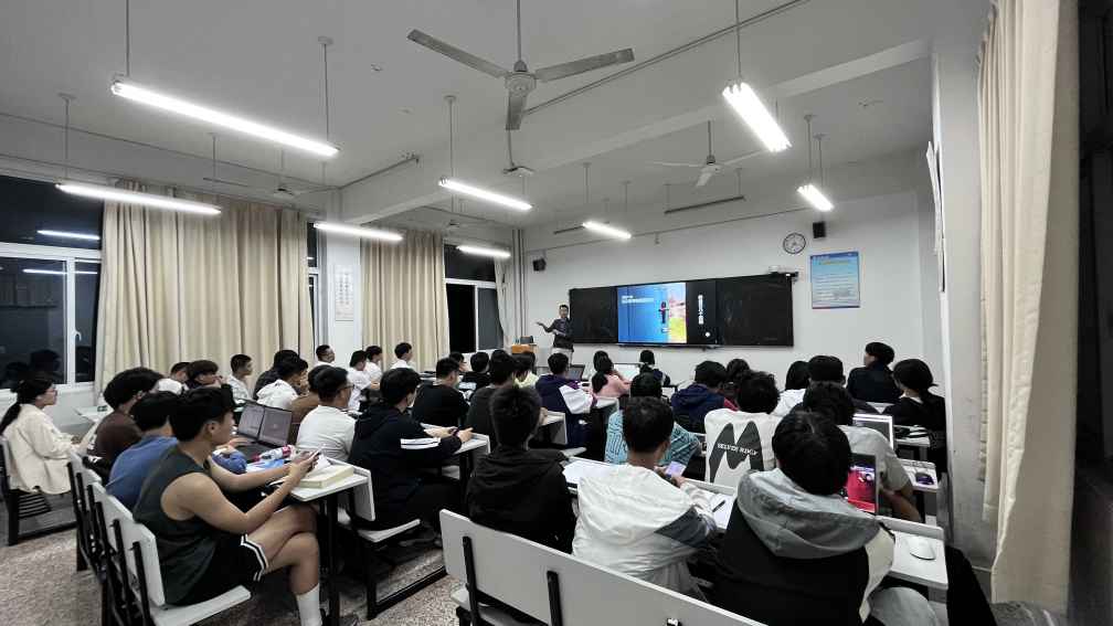 evo真人视讯科技集團在常熟理工學院舉辦兩場職業規劃講座