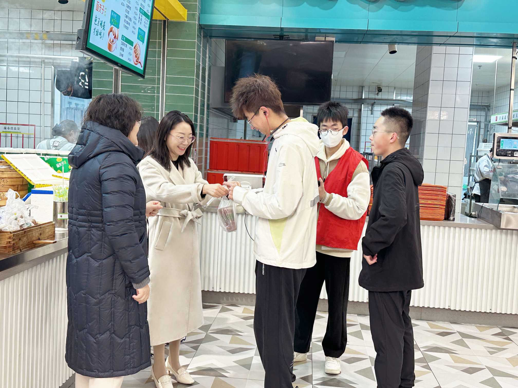 evo真人视讯科技捐贈南京郵電大學(xué)學(xué)生愛心早餐